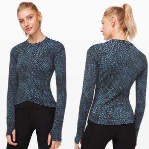 NWT LuLulemon “close to crossing” LS Sz Large